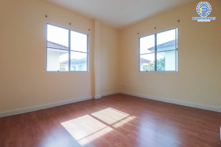 *****บ้านเดี่ยวมือสอง เมืองนนทบุรี ม.มัณฑนา ราชพฤกษ์ หลังมุม! บ้านคุณภาพจากแบรนด์ L&H เนื้อที่กว้างขวางกว่า 58.50 ตร.ว. ฟังก์ชัน 3 ห้องนอน 2 ห้องน้ำ 2 ที่จอดรถ เฟอร์นิเจอร์บิ้วท์อินแบบจัดเต็ม พร้อมลากกระเป๋าเข้าอยู่ได้ทันที บนทำเลที่เชื่อมต่อถนนกาญจนาภิเษก ถนนรัตนาธิเบศร์ ใกล้รถไฟฟ้าสายสีม่วง "สถานีบางรักน้อยท่าอิฐ" และจุดขึ้นทางด่วน "กาญจนาภิเษก" จองเลย!